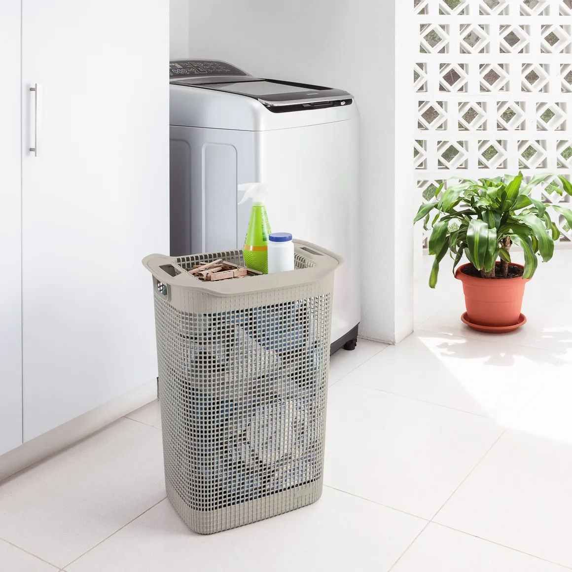 Canasta Plástica para Ropa 50 Litros Linum Taupe Rimax - Homecenter.com.co
