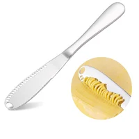 Cuchillo Mantequillero 4 en 1 Corta Esparce Ralla Bigudi