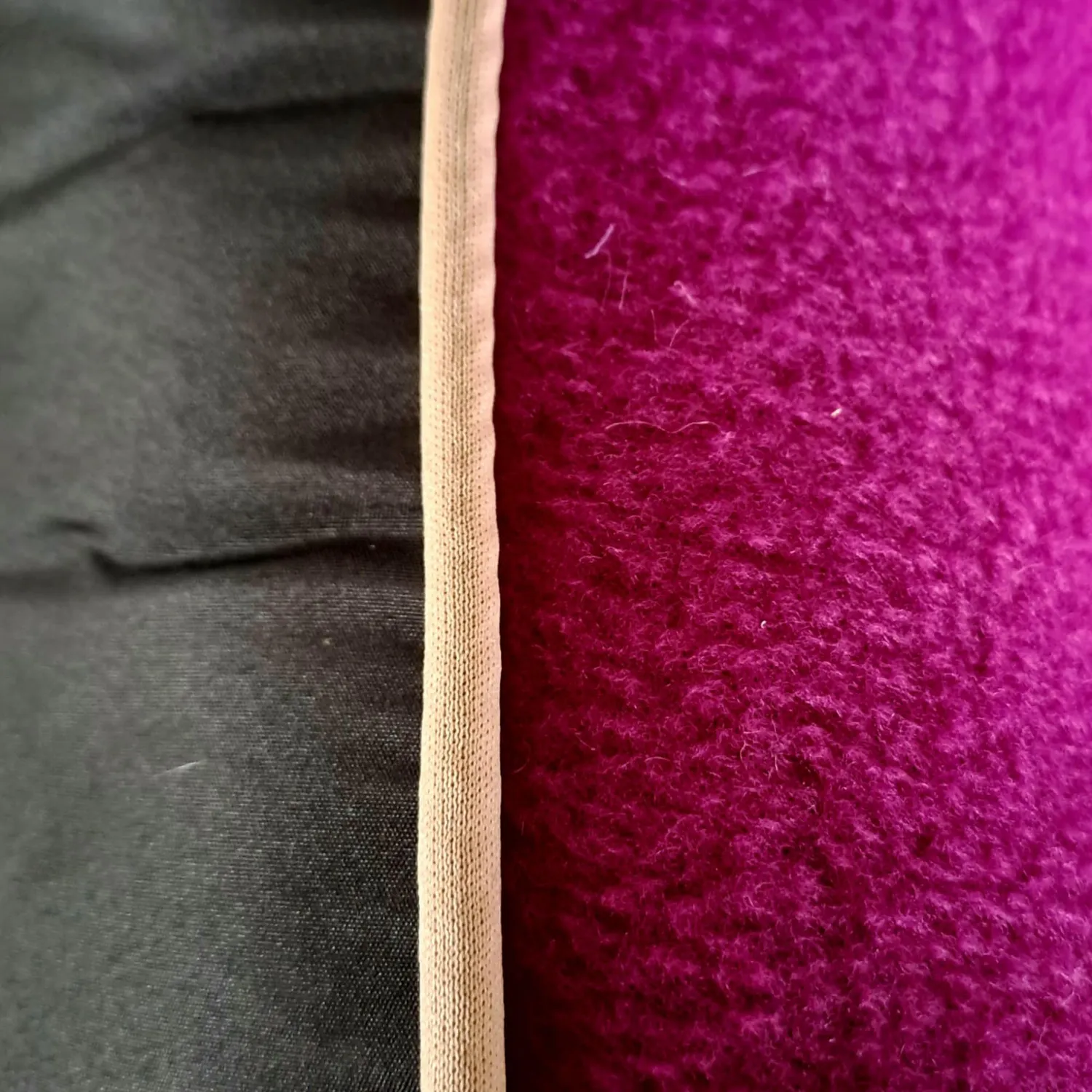 Cama Soft Polar Grande Negro Barney 4