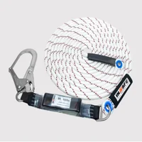 Línea De Vida Vertical De 30 Metros En Cuerda De 14mm. Cuerda Polyester De 14mm Trenzada Semiestática Con Gancho 2¼ En Un Extremo Y Ponchado En Ojalete Plástico Y Termoformado Negro Al Otro Extremo Para Suspender El Contrapeso