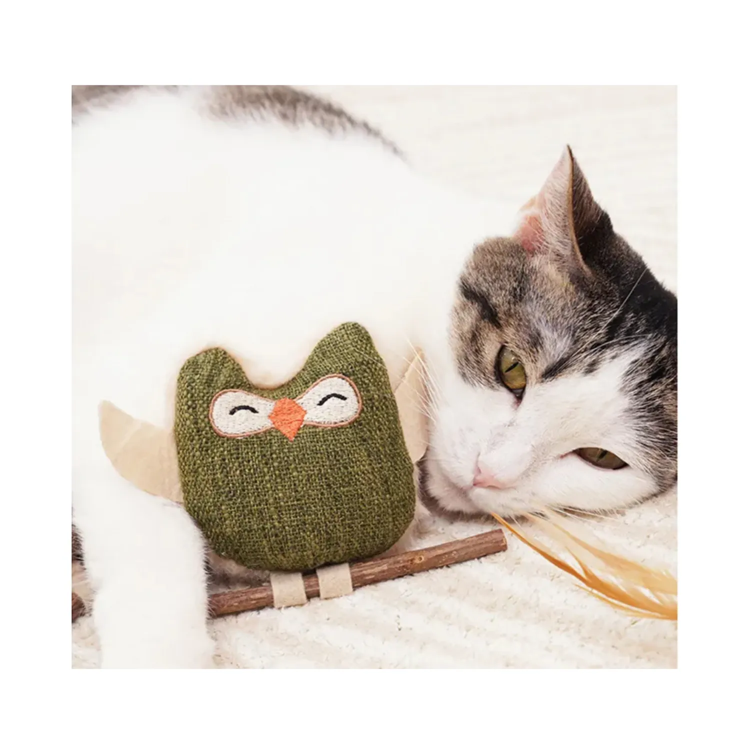 Juguete interactivo buho con palito catnip para gato kara pet color verde