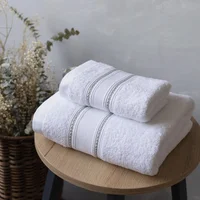 Toalla en Set Just Home Collection 400gr Saturno Blanco
