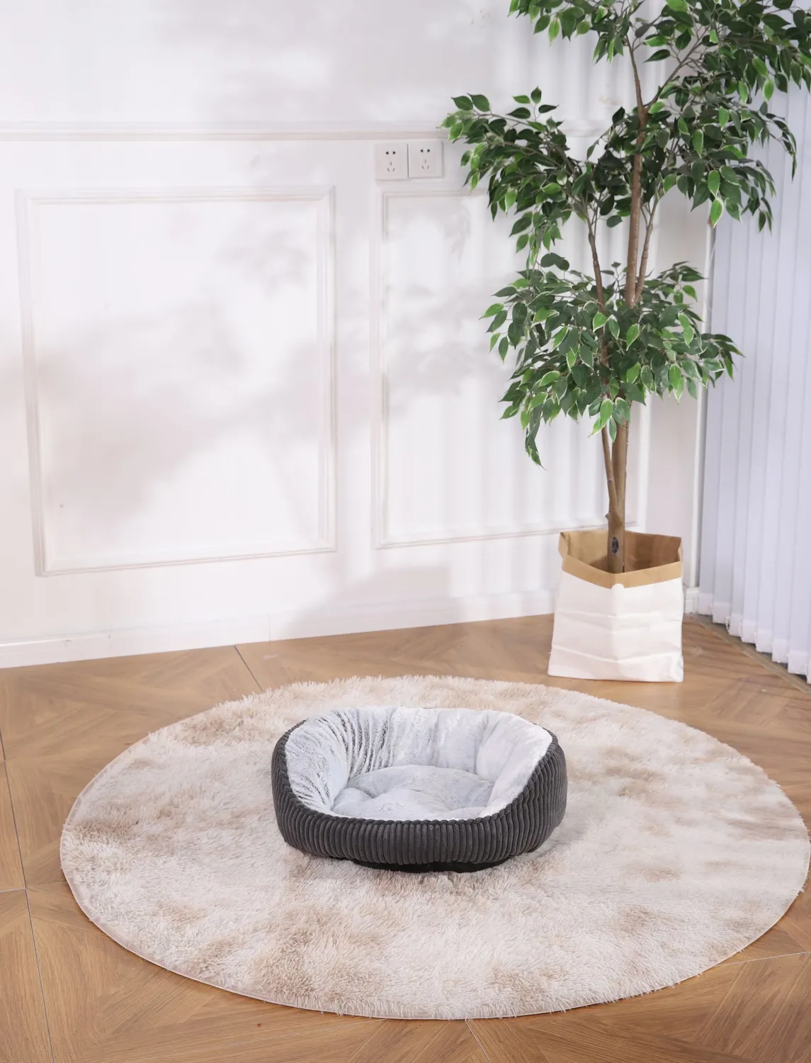 Cama Para Mascotas Redonda 55x45x17cm Negro Y Gris Petizoos 5