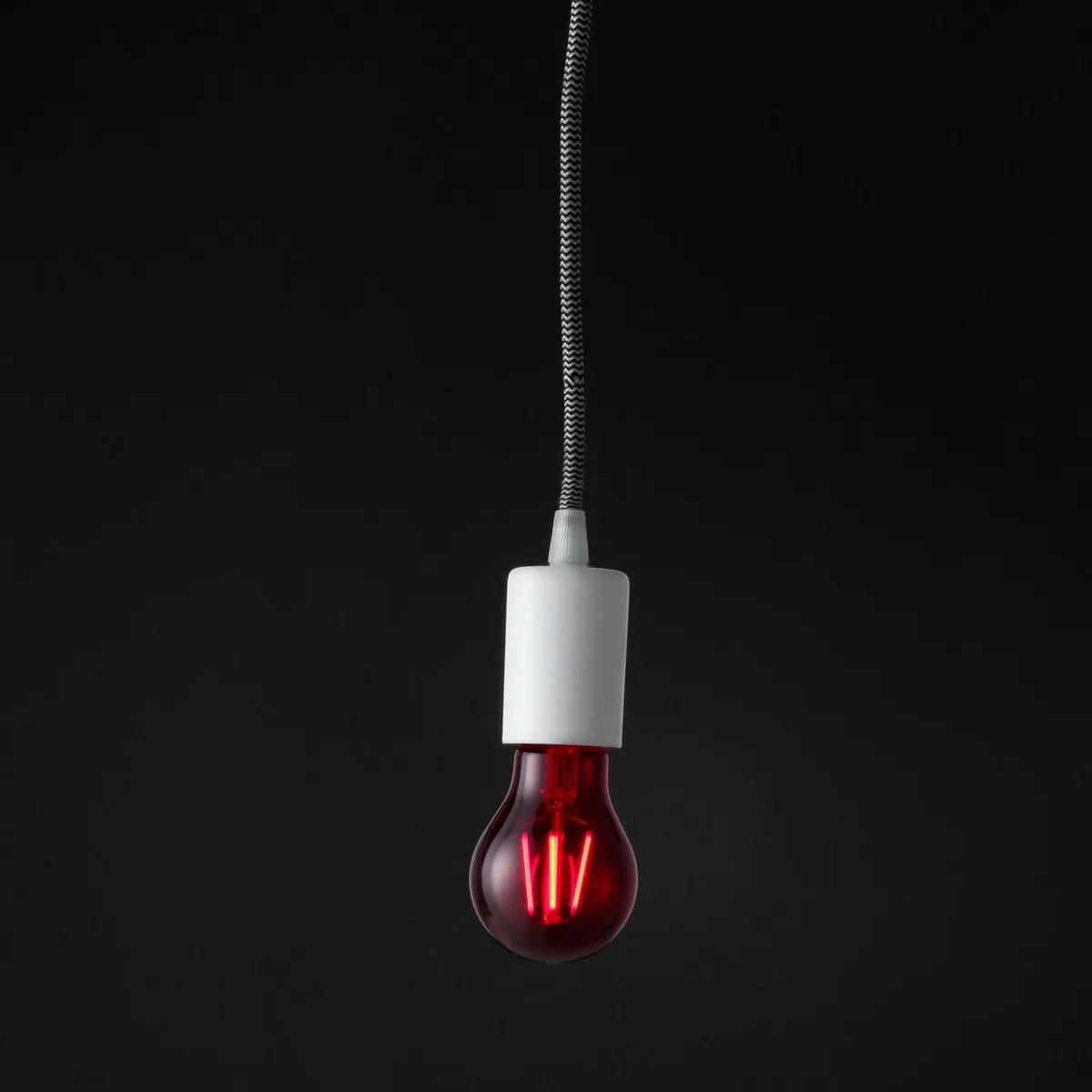 Foco led rojo a65 4w e27, marca Dairu - Foto 2
