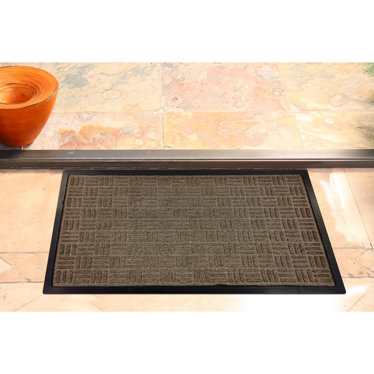Tapete para entrada Crossroad de 45 x 75 cm Café, marca Just Home Collection - Foto 2