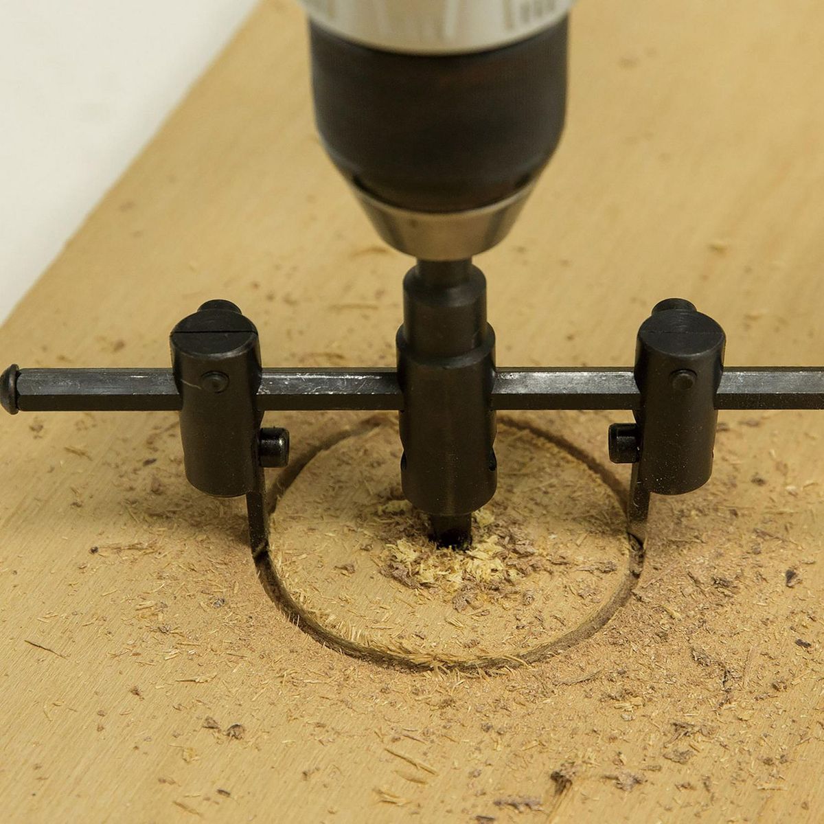 Makita - Corta Círculos de Acero Inoxidable 1-3/16"-4-3/4"