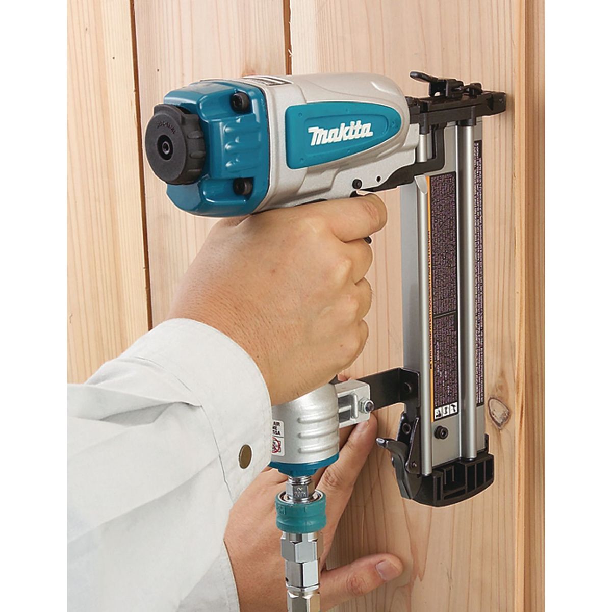 Makita - Clavadora Neumatica Cal.18