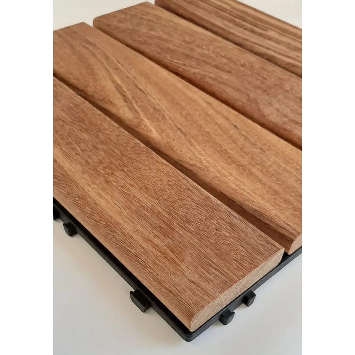 Bozovich - Piso deck tile madera de Cumarú 30X30