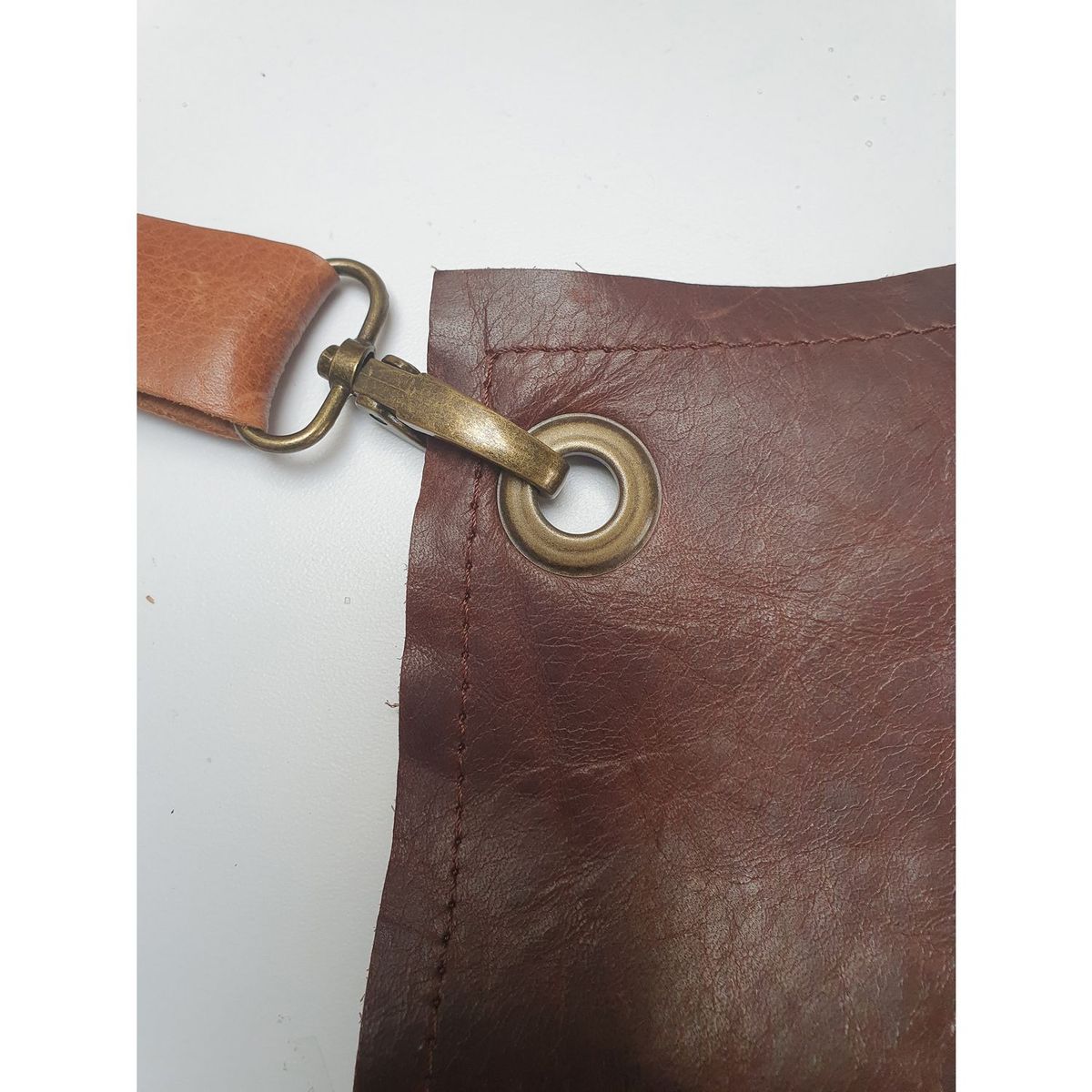 Aruk - Mandil 100% piel chocolate bolsas brandy