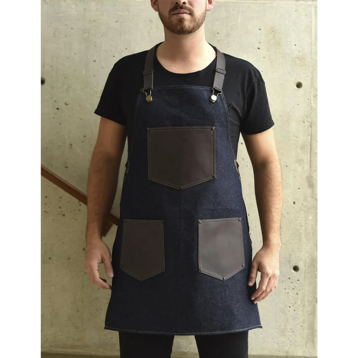 Aruk - Mandil mezclilla bolsas ecopiel chocolate