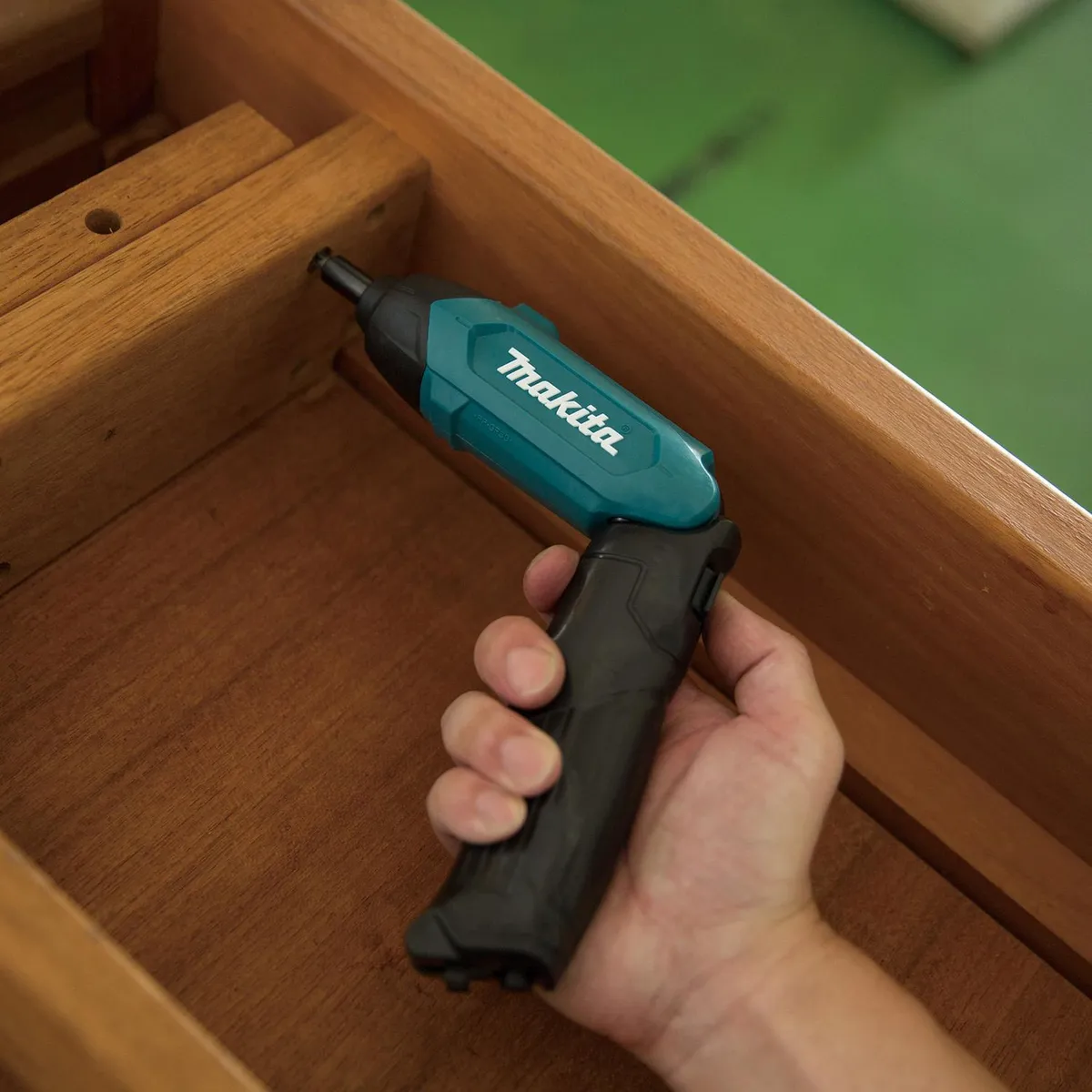 Makita - Atornillador Makita Inalámbrico 1/4" + 81 Accesorios