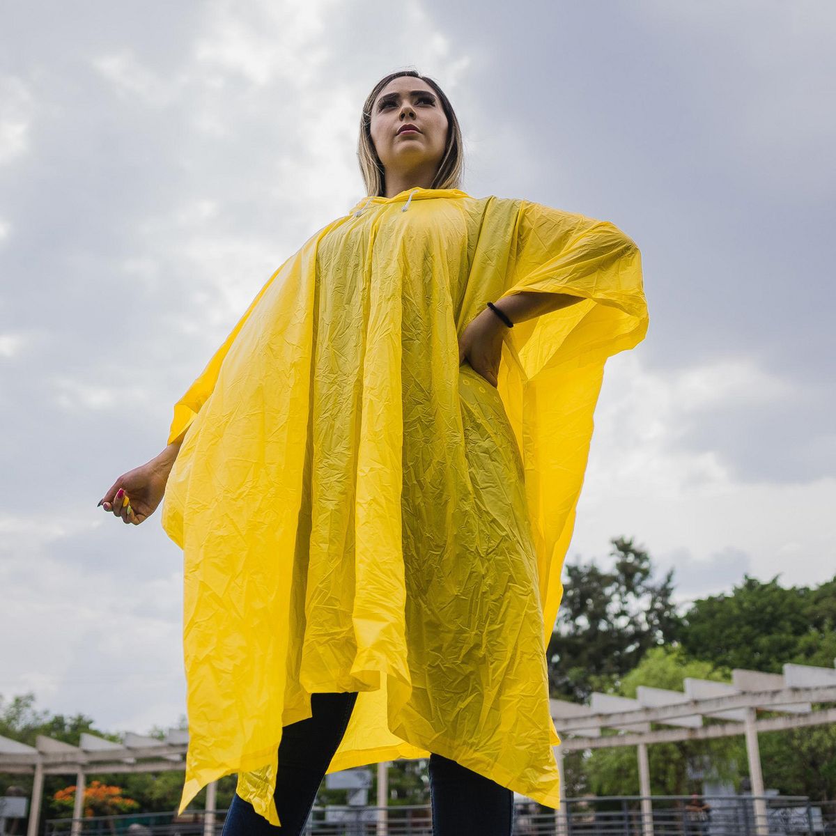 Impermeable tipo poncho 100% pvc de 0.1 m de espesor, marca Lica - Foto 2