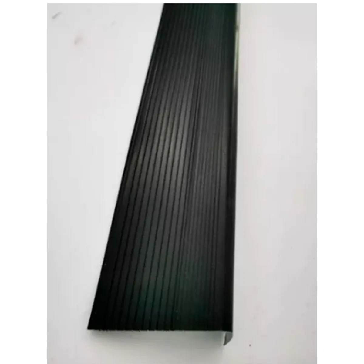 Nariz de escalón en escuadra 7cm x1.30m, marca Vinylasa - Foto 2