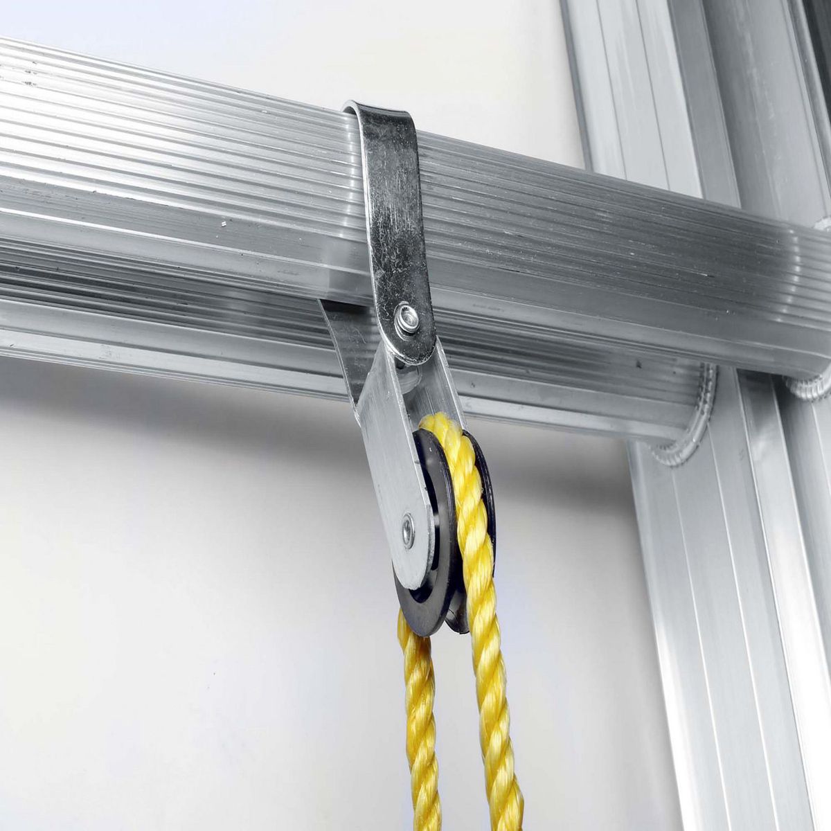 Surtek - Escalera de extensión de aluminio de 28 peldaños 8.5 m hasta 90 kg