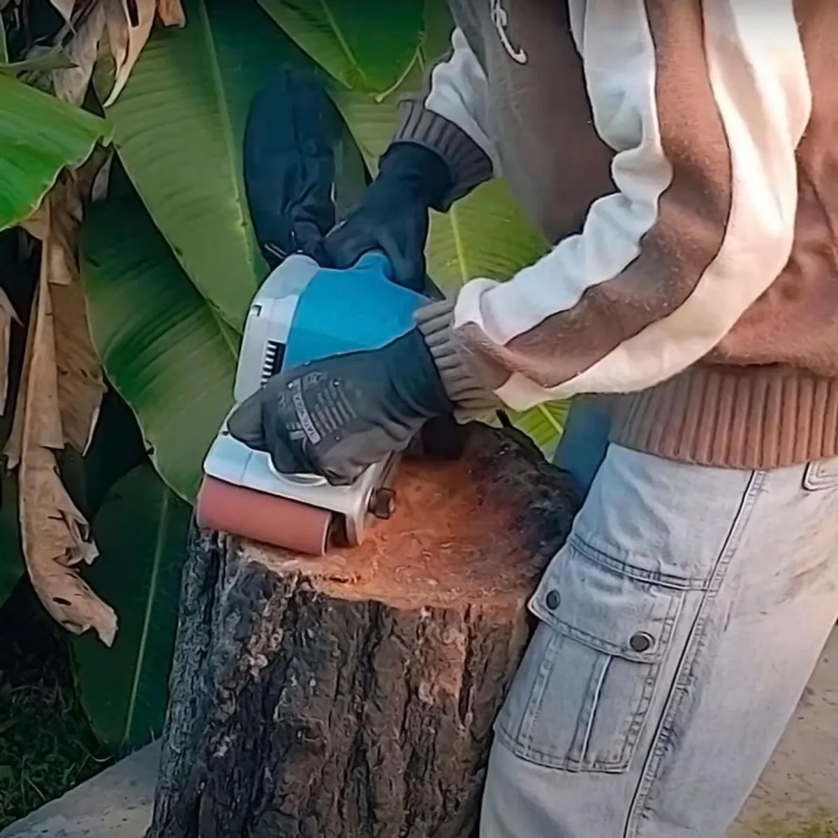 Makita - Lijadora de Banda 4" X 24" 380 M/Min con Bolsa para Polvo 940W