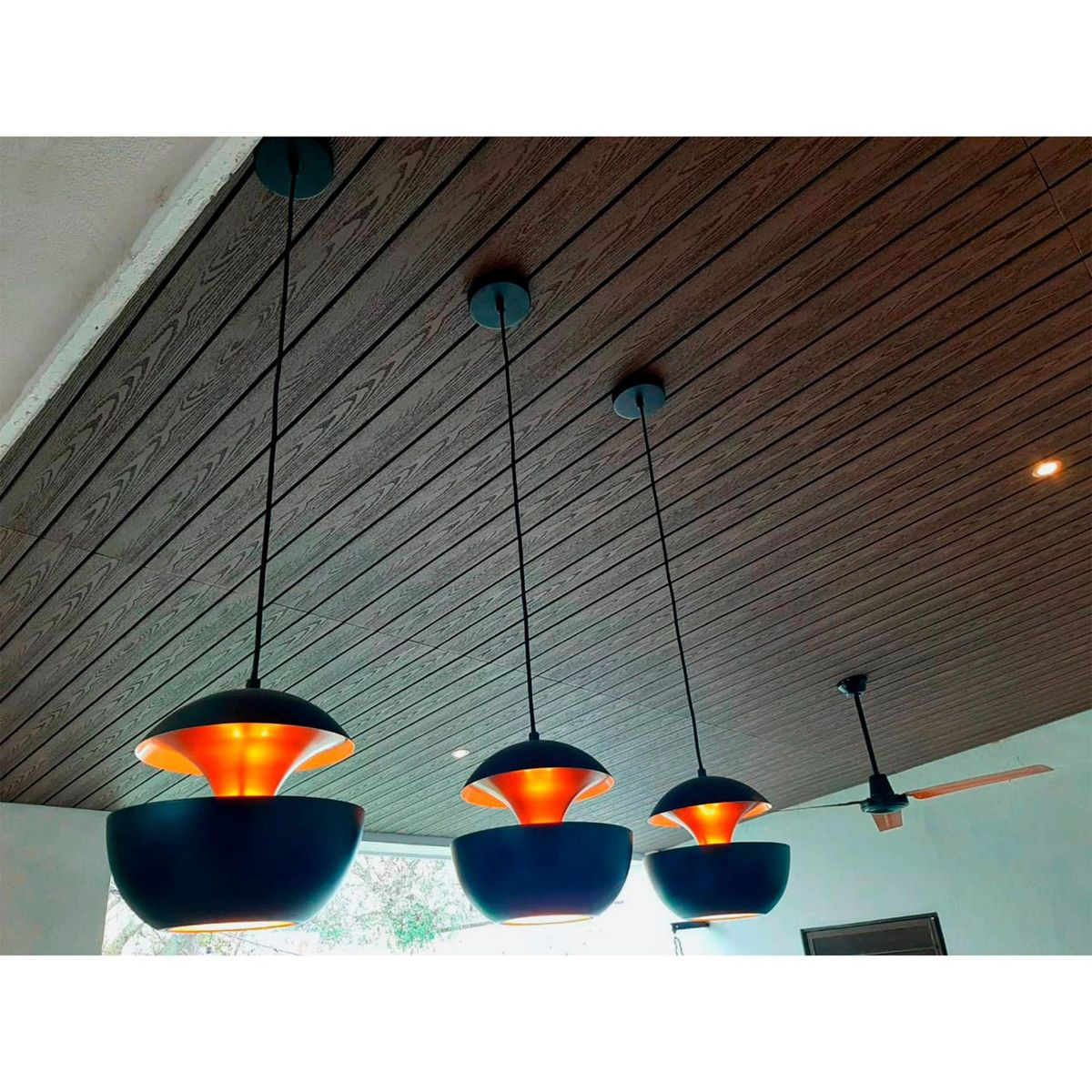 Extrutech - Fachada-plafón decorativo WPC veta nogal