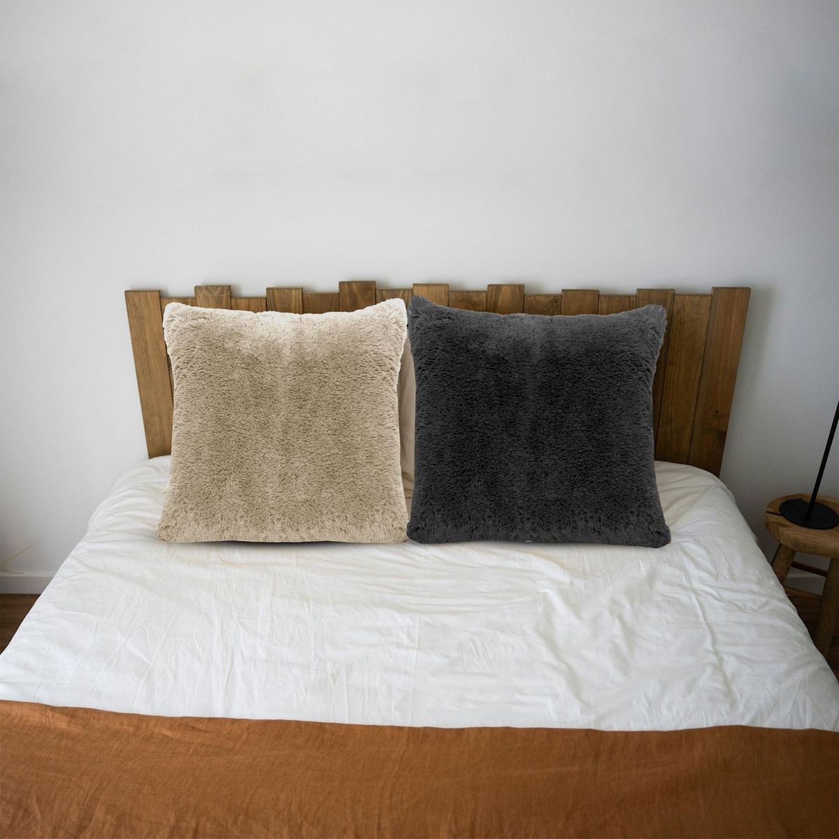 Blancos Pileso - Cojín decorativo de peluche Hueso 43 x 43 cm