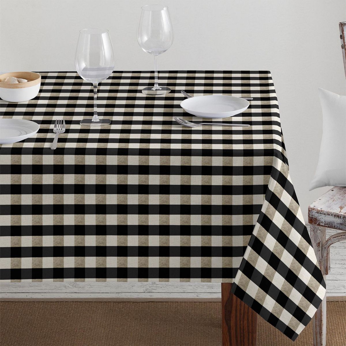 Mantel cuadrado negro Marisa 136 x 136 cm, marca Just Home Collection - Foto Principal