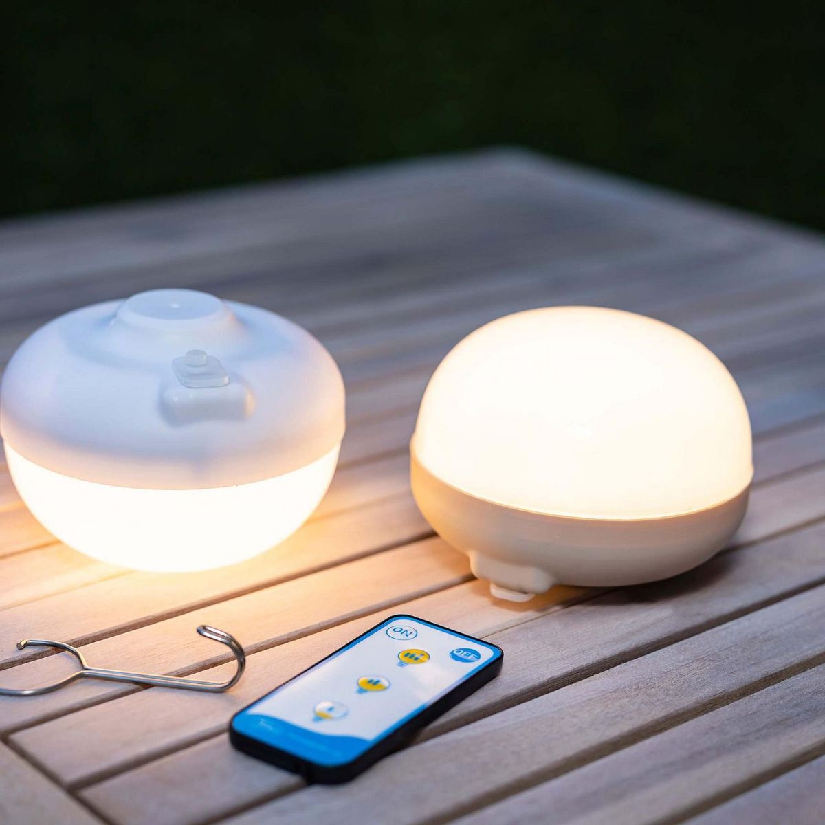 New Garden - Lámpara LED portátil recargable para interiores y exteriores Cherry