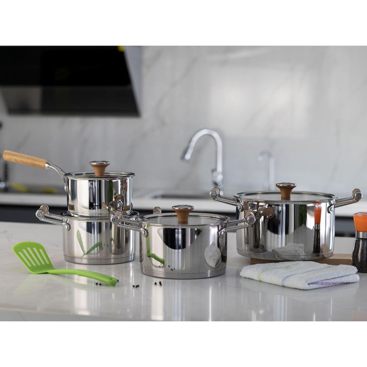 Just Home Collection - Batería de cocina 8 piezas de acero inoxidable mango de madera