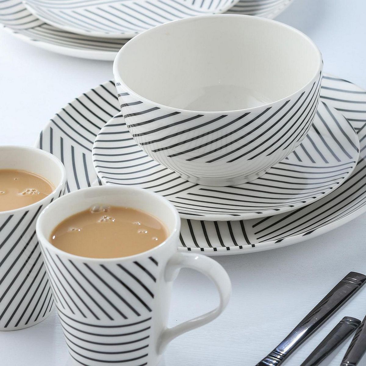 Just Home Collection - Plato llano blanco y negro