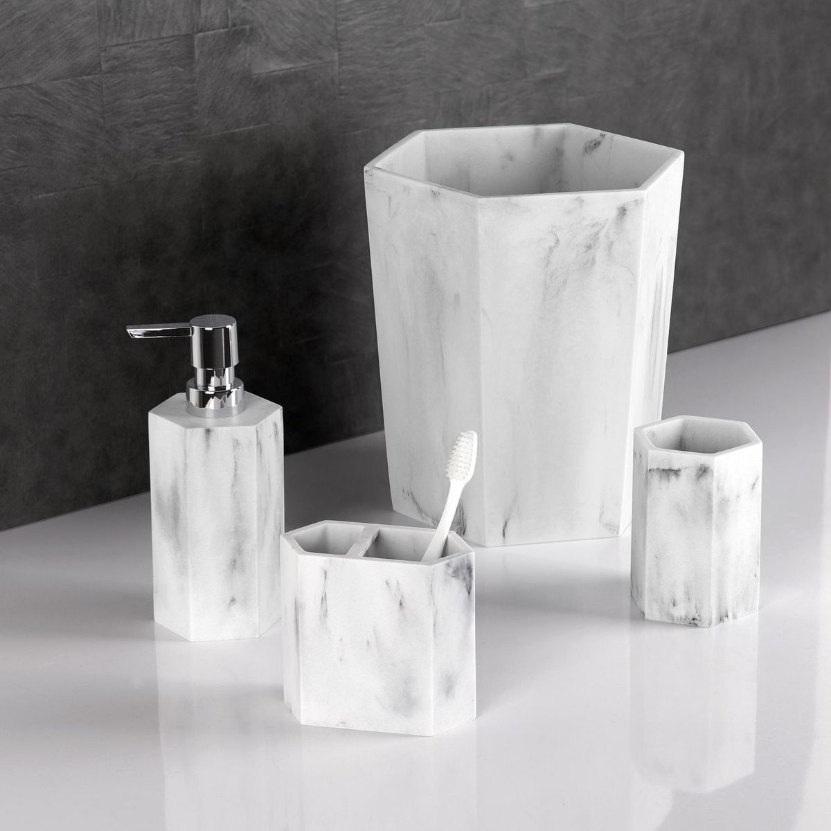 Set de baño con 4 piezas Stone Mármol Blanco, marca Just Home Collection - Foto 2