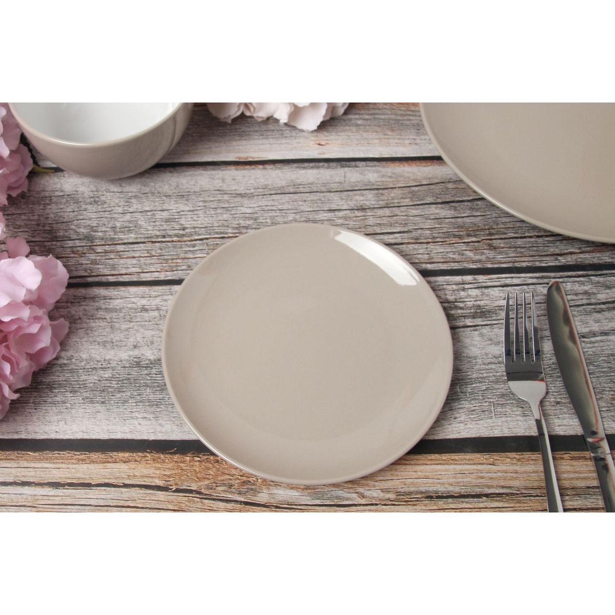 Just Home Collection - Plato color beige 18.9 cm