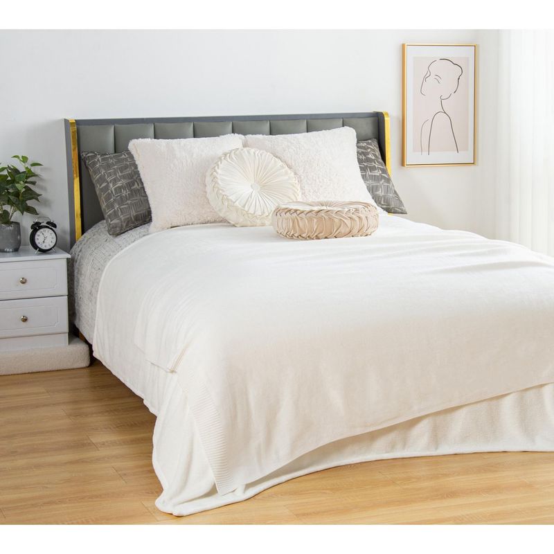 Just Home Collection - Frazada Clasica Solid de 130 x 160 cm Crema