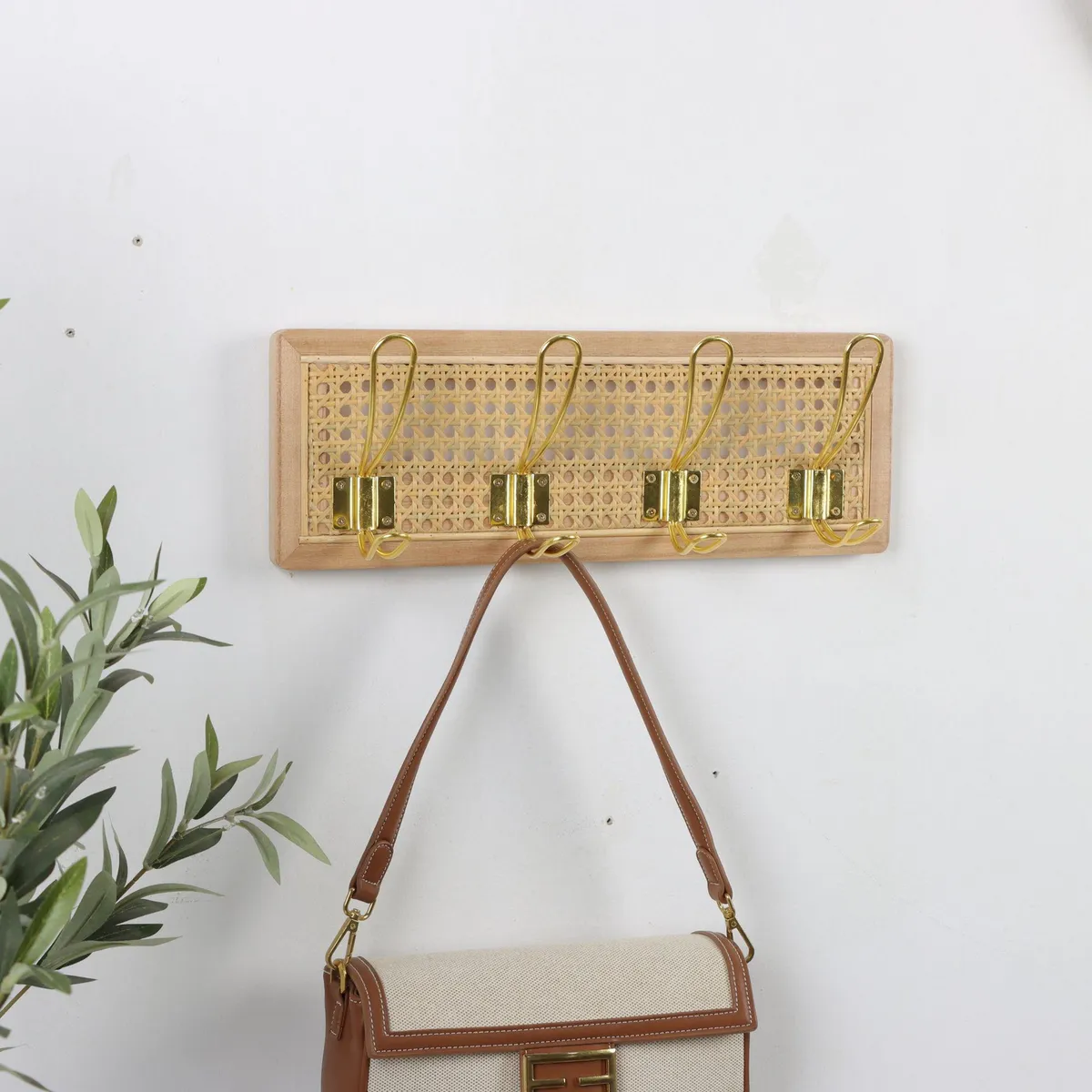 Just Home Collection - Perchero rattan de madera con 4 ganchos