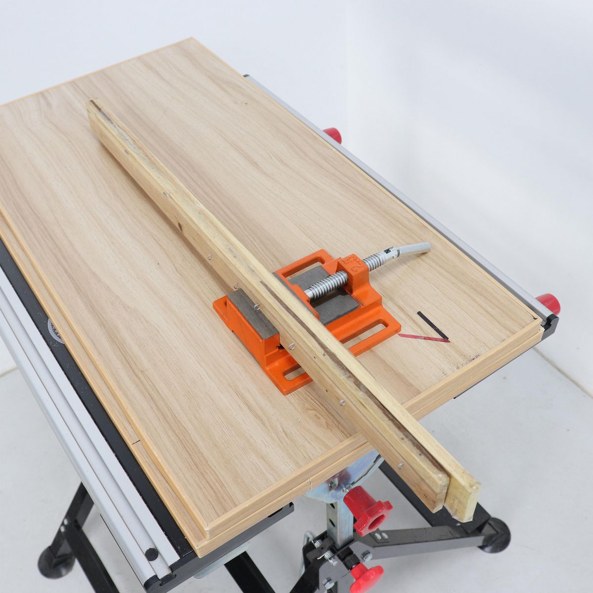 Bauker - Prensa Plana para Soporte de Taladro 2-1/2" Bauker