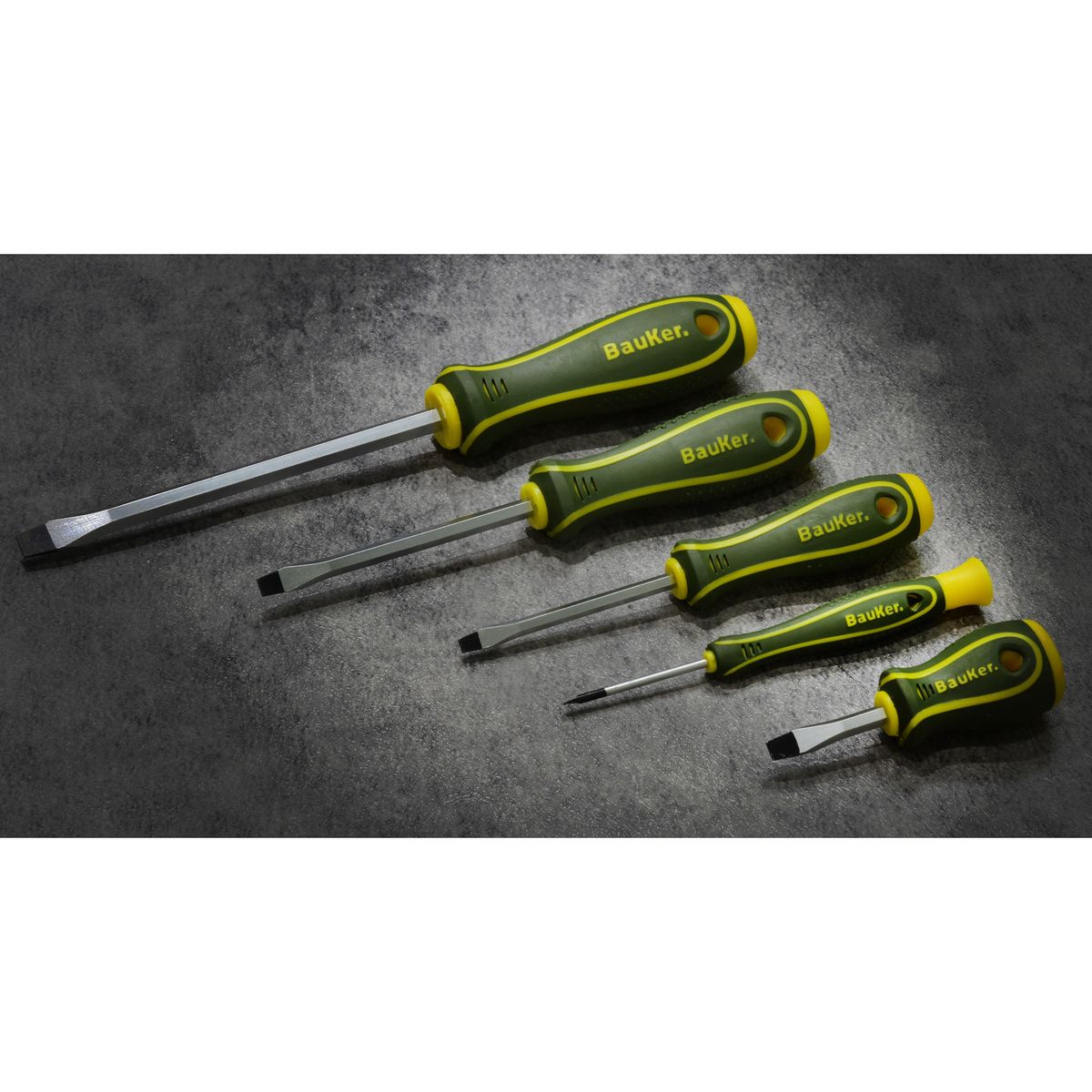  - Set de Desarmadores 31 Pzas Bauker