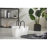 Cesta blanca con mango negro