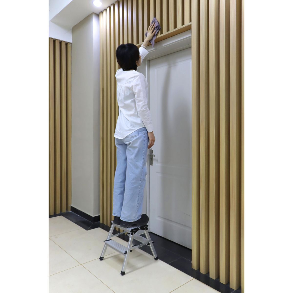 Escalera de paso de Aluminio de 2 peldaños 0.47 m hasta 150 kg, marca Bauker - Foto Principal