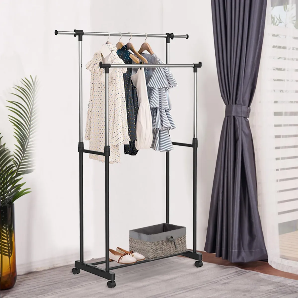 Just Home Collection - Perchero doble Barra con Ruedas Negro