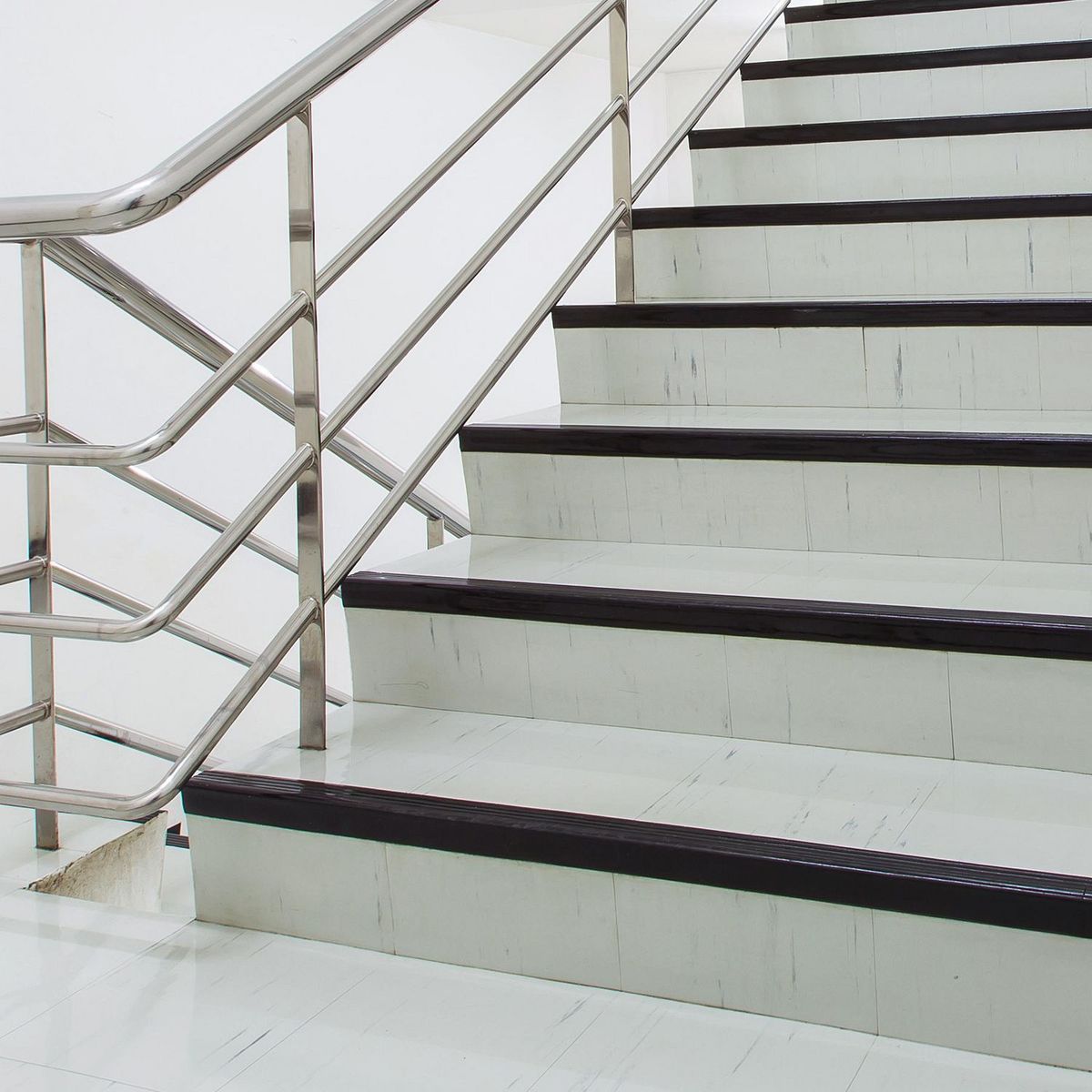 NEFUSAC - Rodo paso Adhesivo Mí¡rmol Beige 1mt x 45 mm