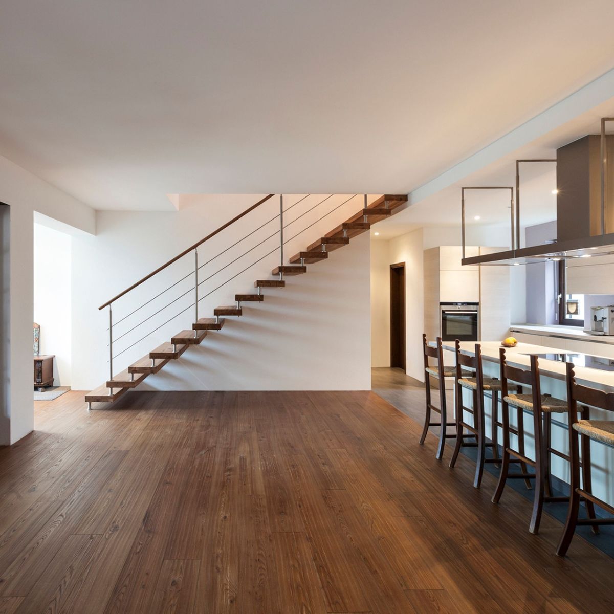 VARATHANE - Poliuretano para pisos base agua Varathane Satinado 3,785L