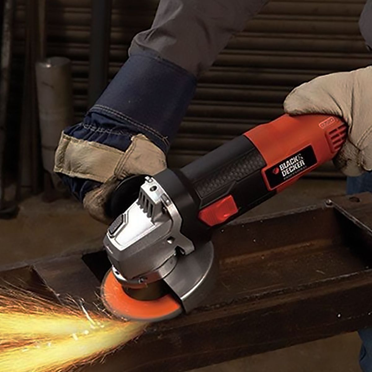 BLACK+DECKER - Amoladora Angular 4-1/2" 820W + 5 discos