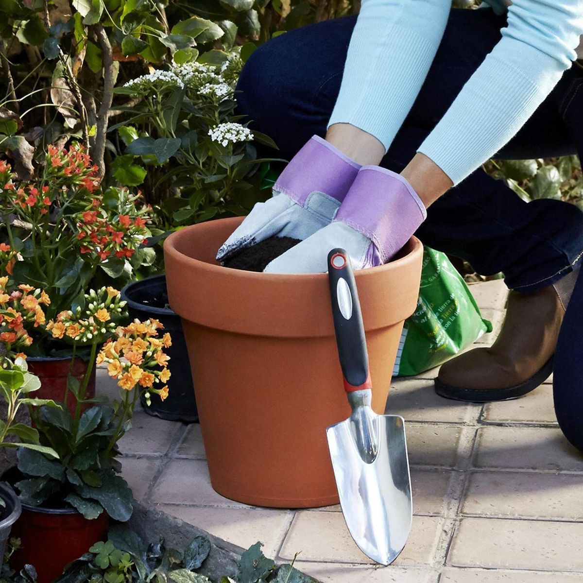 ERGO - Pala Ancha Deluxe Aluminio Negro/Rojo 7.2x30cm