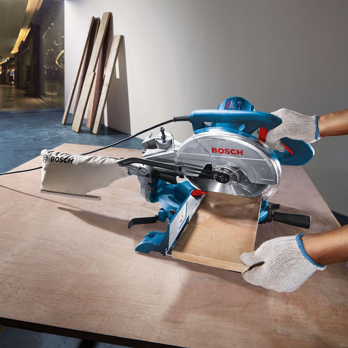 BOSCH - Ingleteadora Bosch GCM10 1700W