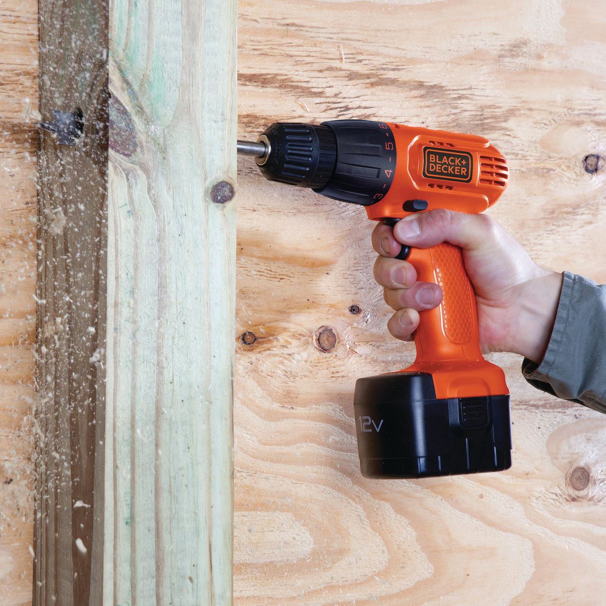 BLACK+DECKER - Taladro Atornillador Inalámbrico 3/8" 12V + Kit (Bat + Carg) + 50 Accesorios + Maletín CD121K50