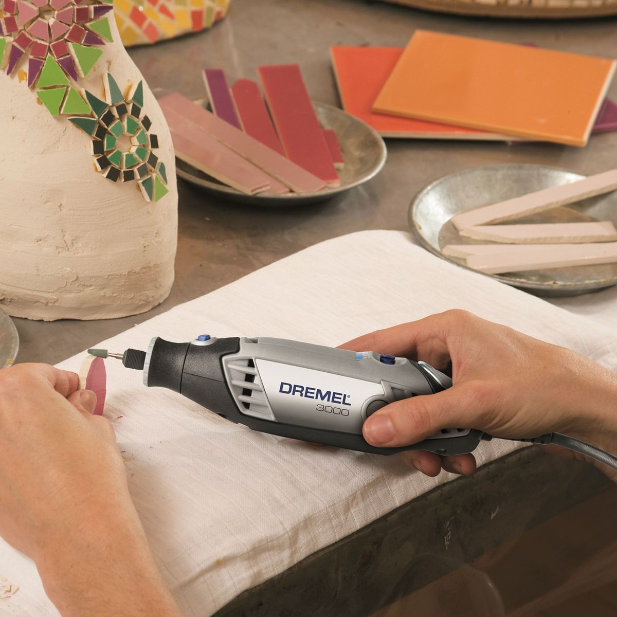 DREMEL - Multipropósito Eléctrica 90W + 30 Accesorios Dremel