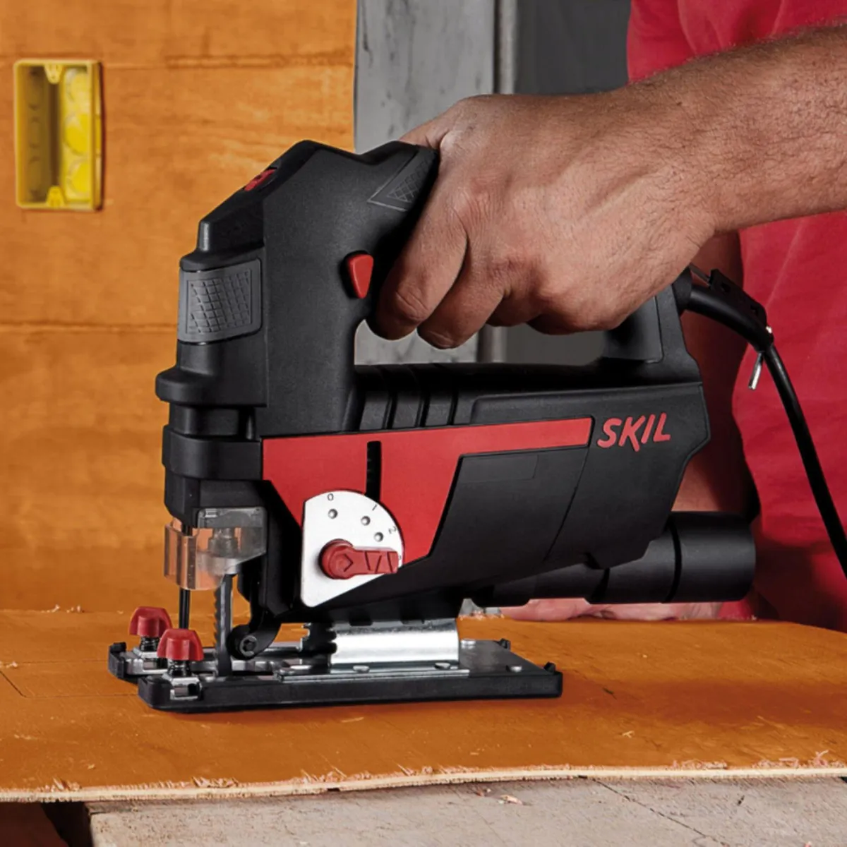 SKIL - Sierra Caladora Eléctrica Skil 550W + 1 Hoja De Sierra + Maletín