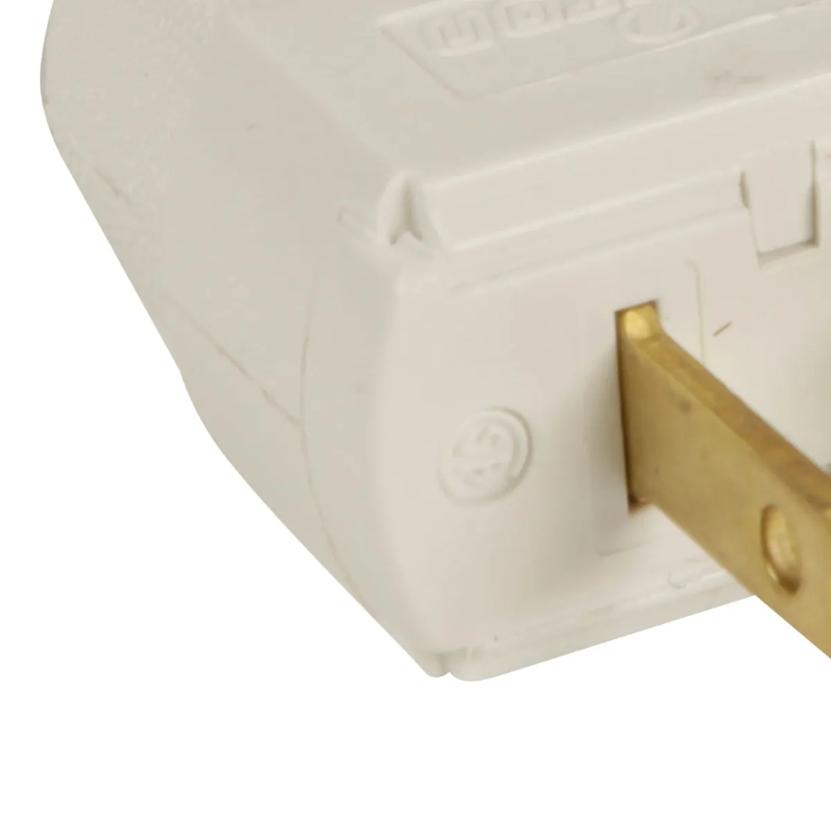 LEVITON - Enchufe Leviton 2P 15A 220 V