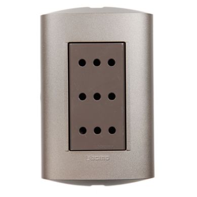 Tomacorriente triple 10A 250V terra