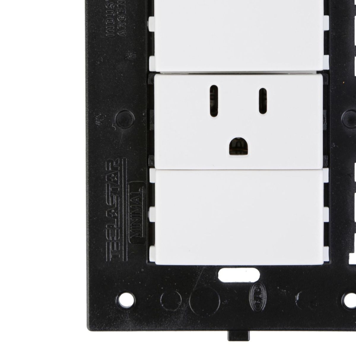 HALUX - Tomacorriente Simple P/T Minimal Blanco