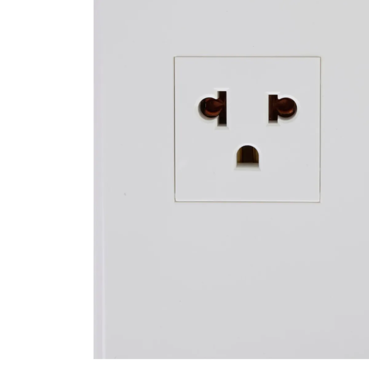 HALUX - Tomacorriente Simple P/T Clio Blanco