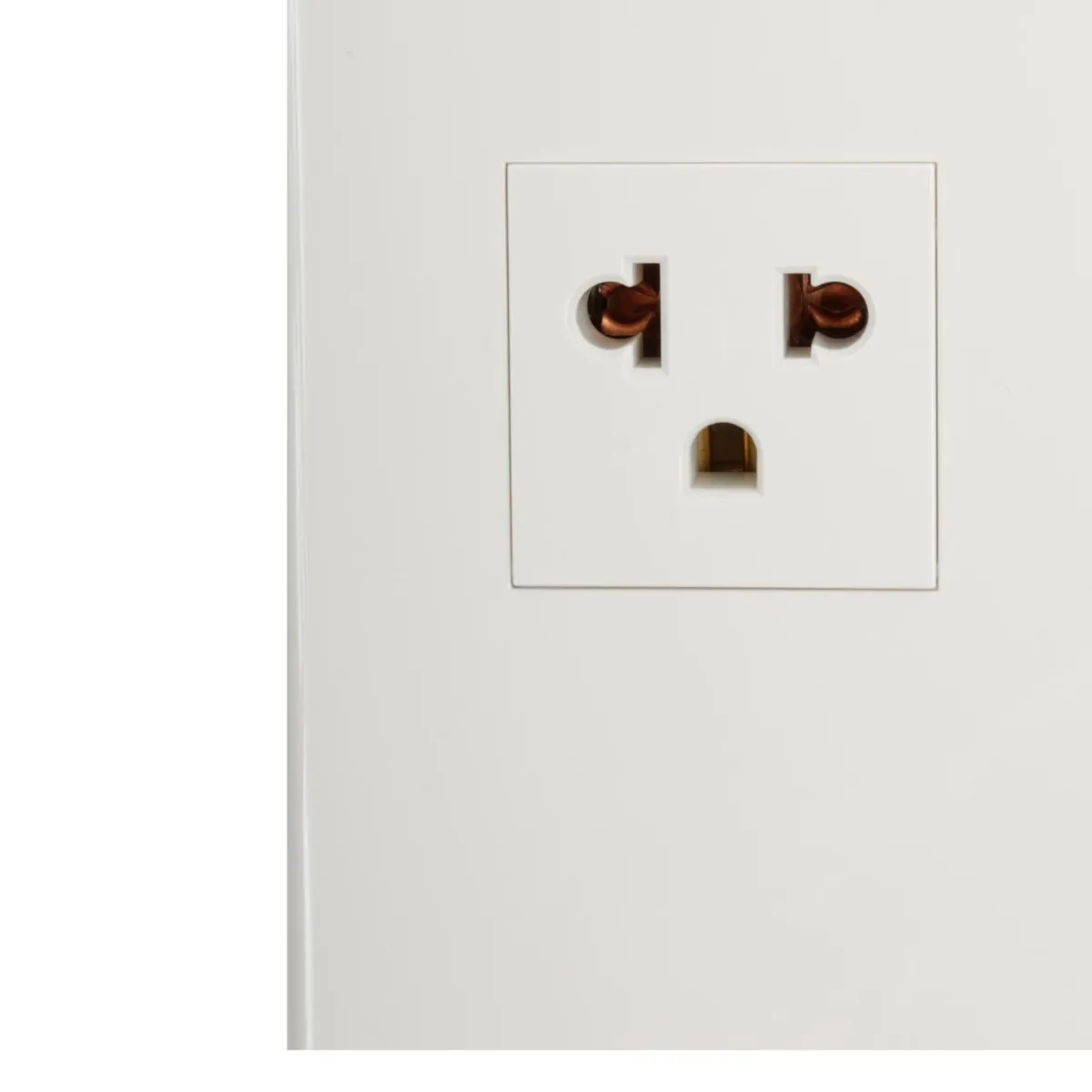 HALUX - Tomacorriente Simple P/T Clio Marfil