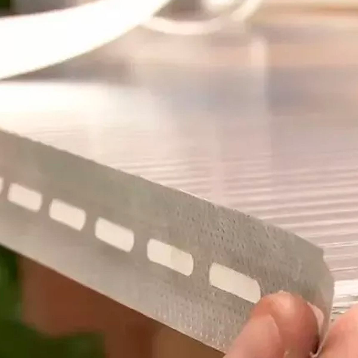 Cinta de Aluminio Perforada 11 m, marca POLYARQ - Foto 2