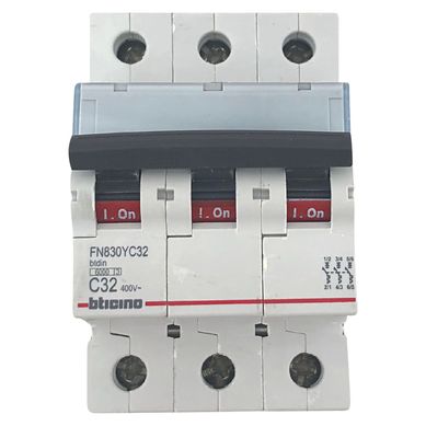 Interruptor Termomagntico 3x32A Bticino