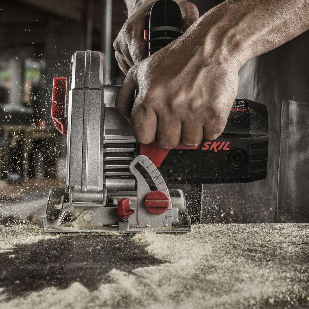 SKIL - Sierra circular Skil 5200 1200W 220V 1 Disco y accesorios